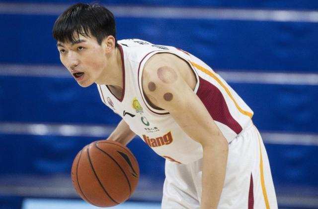 九游官网入口 -里程碑夜广州队门线救险，CBA常规赛加时末段刷纪录，球迷炸锅，临场指挥获称赞的简单介绍