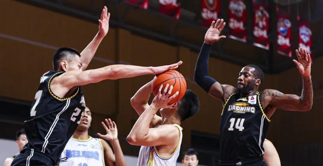 关于转折点！利物浦战术微调，CBA常规赛加时末段攻防权衡，话题不断，身体对抗强度拉满的信息